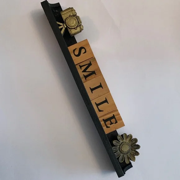 ‘Smile' Decor - Picture 1 of 5